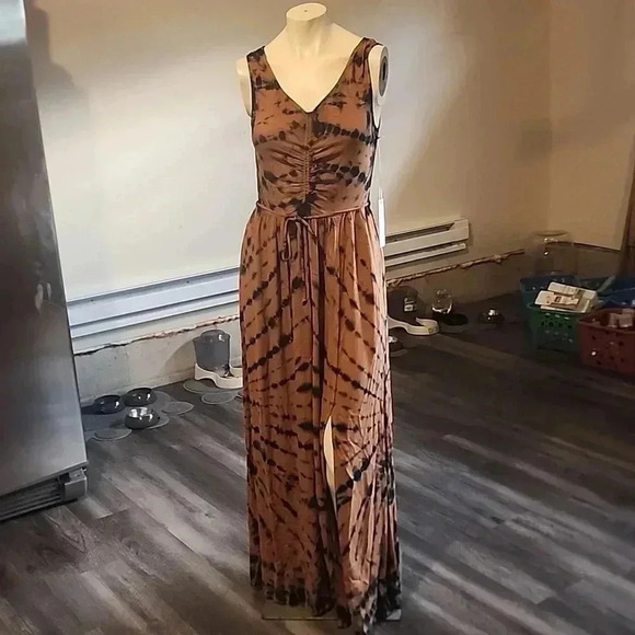 Young Fabulous & Broke Dresses & Skirts - YOUNG FABULOUS & BROKE TIE-DYE SLEEVELESS DRESS  SIZE S